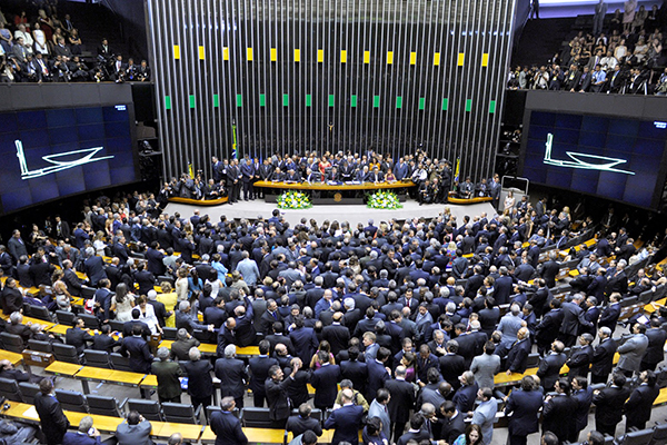 Governo sanciona lei que facilita renovação de concessões de TV