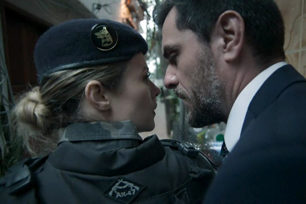 A semana em A Força do Querer: Caio e Jeiza se beijam e começam a namorar