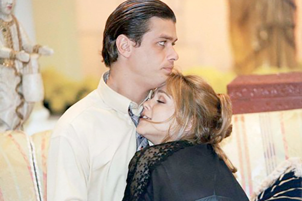 A semana em Por Amor: Laura seduz Marcelo bêbado e eles dormem juntos