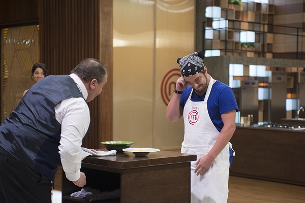 No detalhe, Victor Bourguignon perde prova de eliminação e deixa o MasterChef Brasil