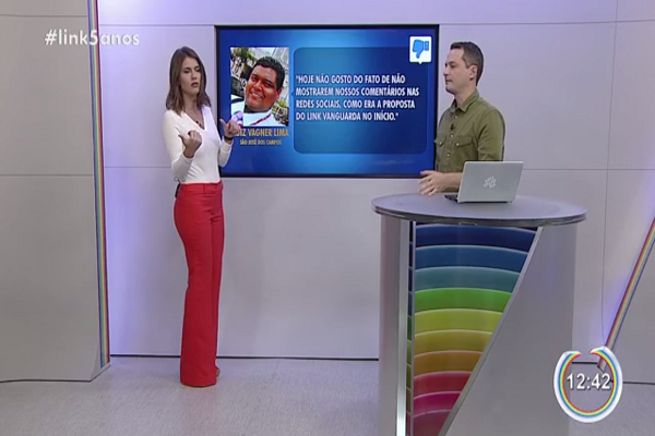 Jornal de afiliada da Globo completa cinco anos e apresentadores leem críticas ao vivo durante edição especial