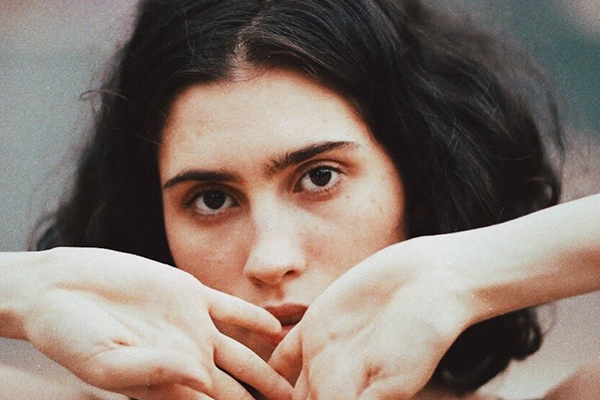 Por onde anda Olívia Torres, a Débora de Totalmente Demais?