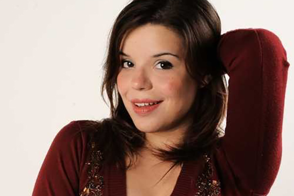 Longe da TV e sucesso no teatro: por onde anda Pitty Webo, a Marcinha de Mulheres Apaixonadas? Pitty Webo