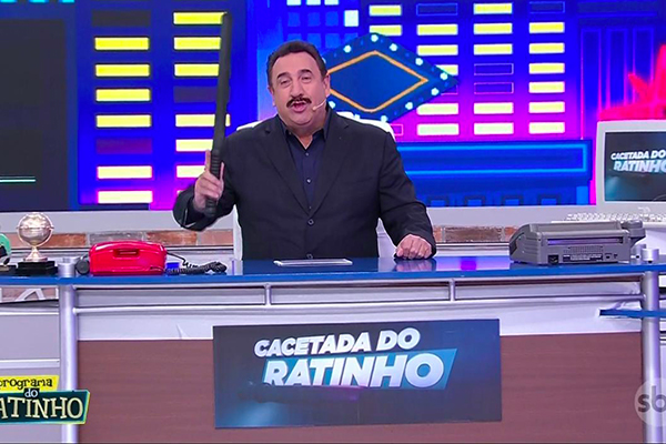 Reciclagem ou economia? SBT reutiliza a mesma bancada há 15 anos em seus programas