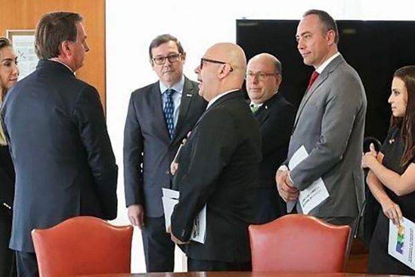 Com benção de Bolsonaro, Record, SBT e RedeTV! firmam parceria inédita