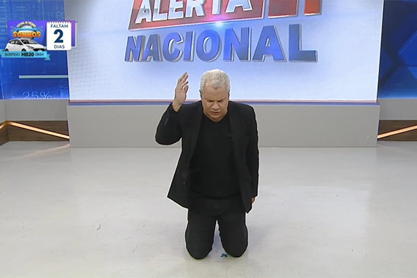 Sikêra Jr. faz oração contra Xuxa e diz que ela é sua inimiga; assista