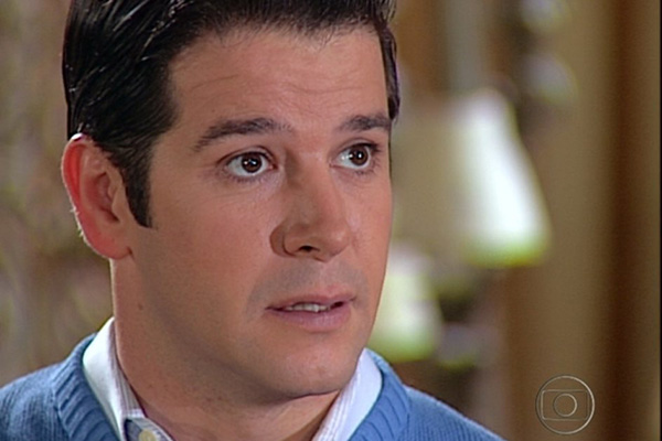Danilo fica chocado ao olhar quadro que Miguel fez de Ana Francisca, em "Chocolate com Pimenta" (Foto Reprodução/Globo)