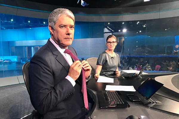 Flávio Bolsonaro faz William Bonner e Renata Vasconcellos irem depor na polícia