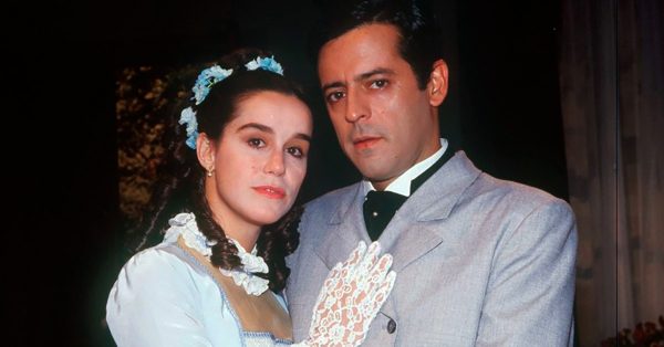 Lucelia Santos e Marcos Paulo em Sinhá Moça