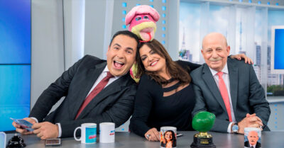 Reinaldo Gottino, Fabíola Reipert e Renato Lombardi em A Hora da Venenosa (Divulgação / Globo)