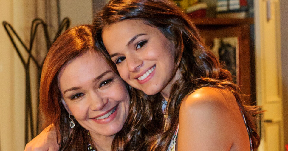 Julia Lemmertz e Bruna Marquezine estrelaram Em Família