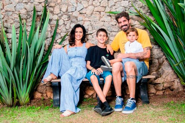 Suzana Alves e família