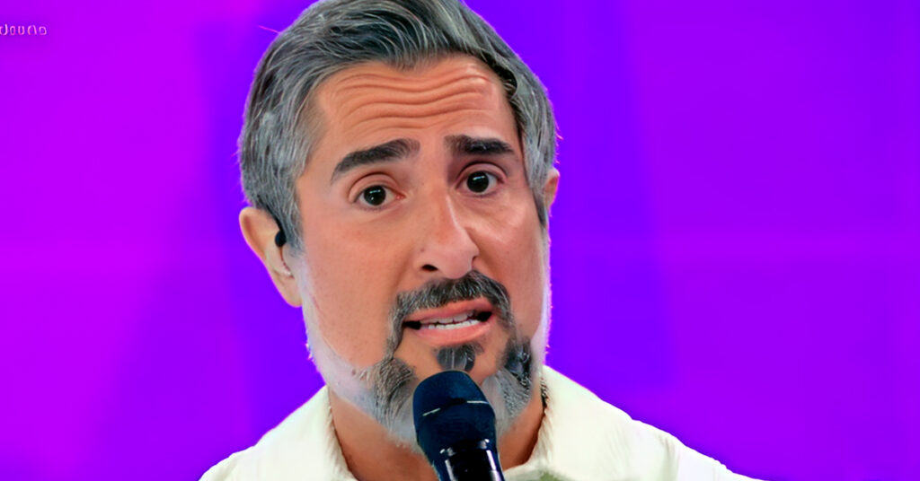 Ex-parceiro de Marcos Mion vende papel de parede: “Não tenho mágoa” Marcos Mion apresentando o Caldeirão