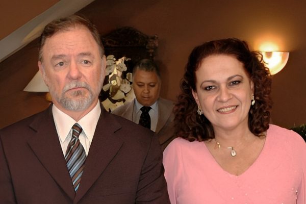 Ewerton de Castro e Regina Dourado em Bicho do Mato