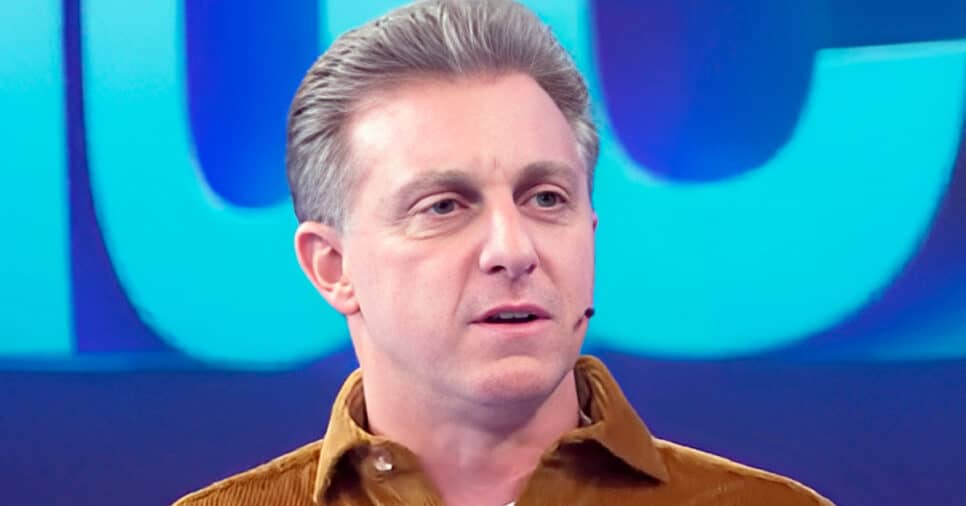 Luciano Huck comandando o Domingão com Huck