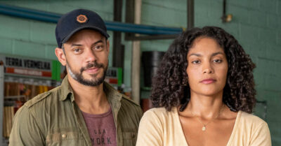 Paulo Lessa (Jonatas) e Barbara Reis (Aline) em Terra e Paixão (Fábio Rocha / Globo)