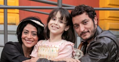 Carol Castro (Darlene), Vitória Pabst (Clara) e Allan Souza Lima (João) em Amor Perfeito