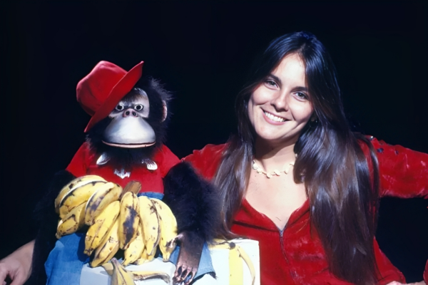 Paula Saldanha e o macaco Loyola no Globinho