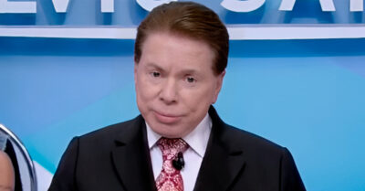 Silvio Santos à frente de seu dominical (Reprodução / SBT)