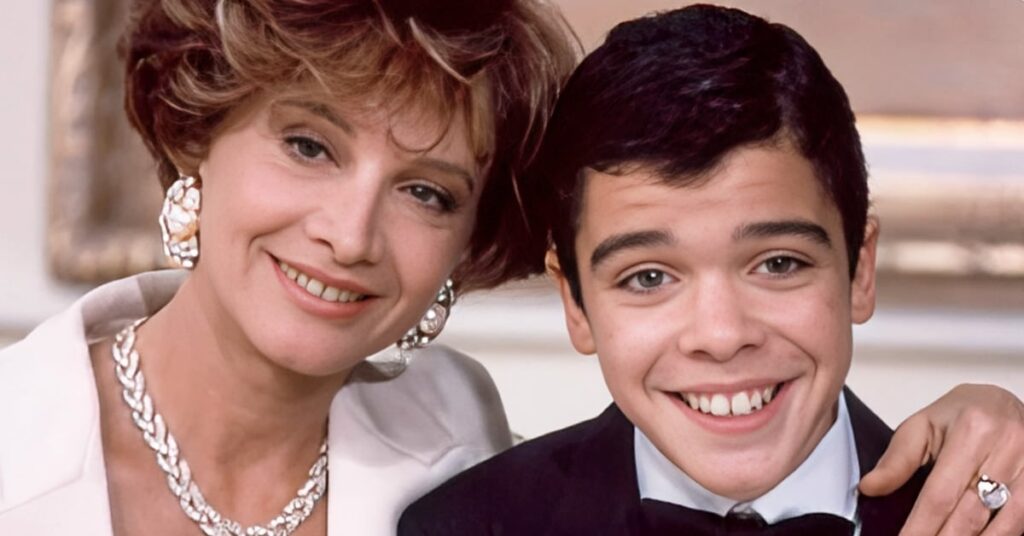 Parente de famosos, astro mirim trocou novelas por trabalho na noite Gloria Menezes e João Rebello em Deus nos Acuda