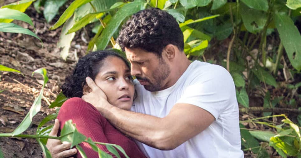 Aline (Barbara Reis) e Caio (Cauã Reymond) em Terra e Paixão