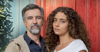 Charles Fricks (Ademir) e Letícia Laranja (Flor) em Terra e Paixão (Manoella Mello / Globo)