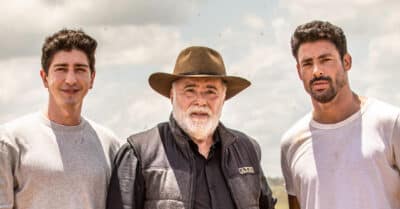 Johnny Massaro, Tony Ramos e Cauã Reymond em Terra e Paixão (Reprodução / Globo)