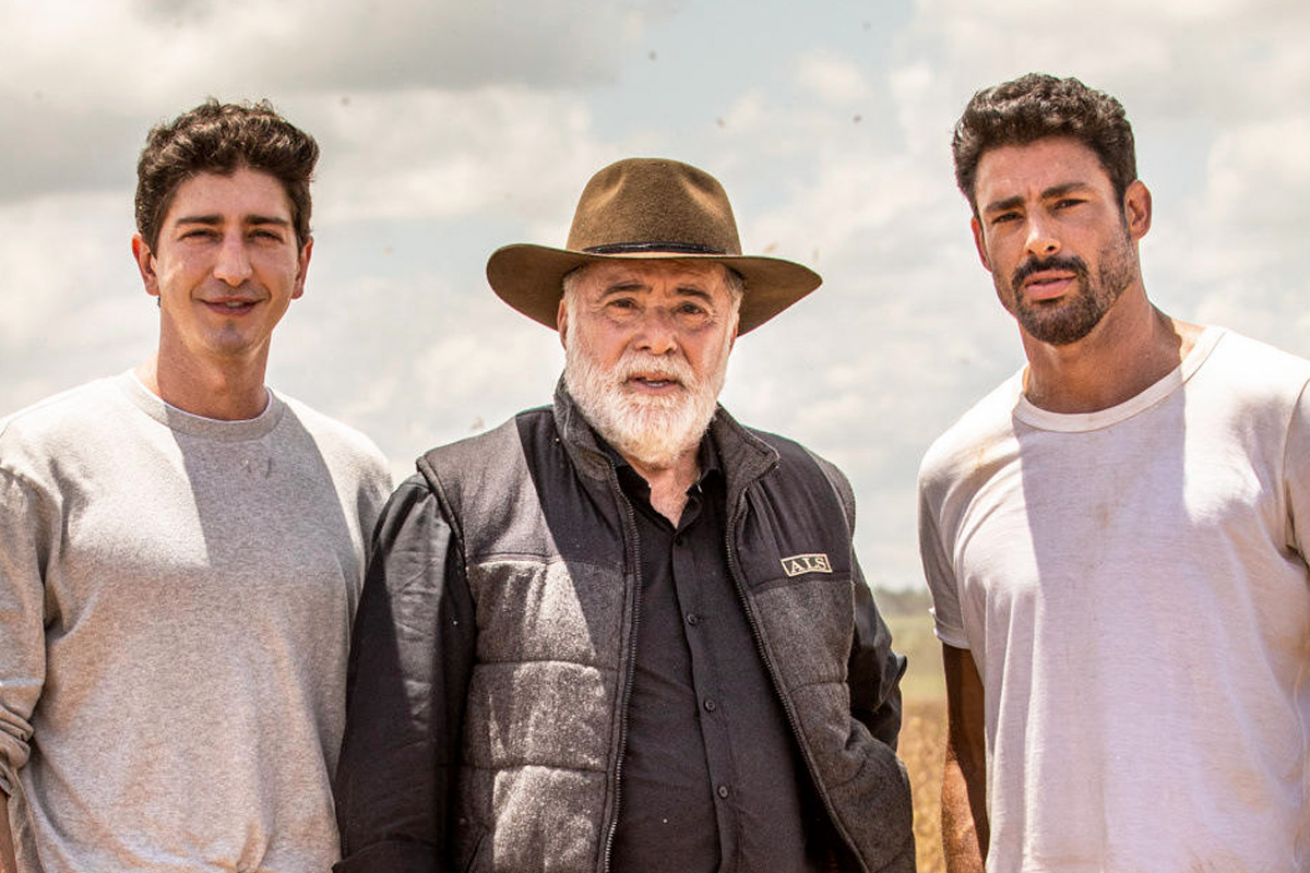 Terra e Paixão - Cauã Reymond, Johnny Massaro e Tony Ramos