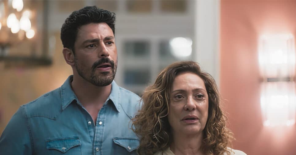 Cauã Reymond (Caio) e Eliane Giardini (Agatha) em Terra e Paixão