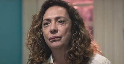 Eliane Giardini como Agatha em Terra e Paixão (Reprodução / Globo)