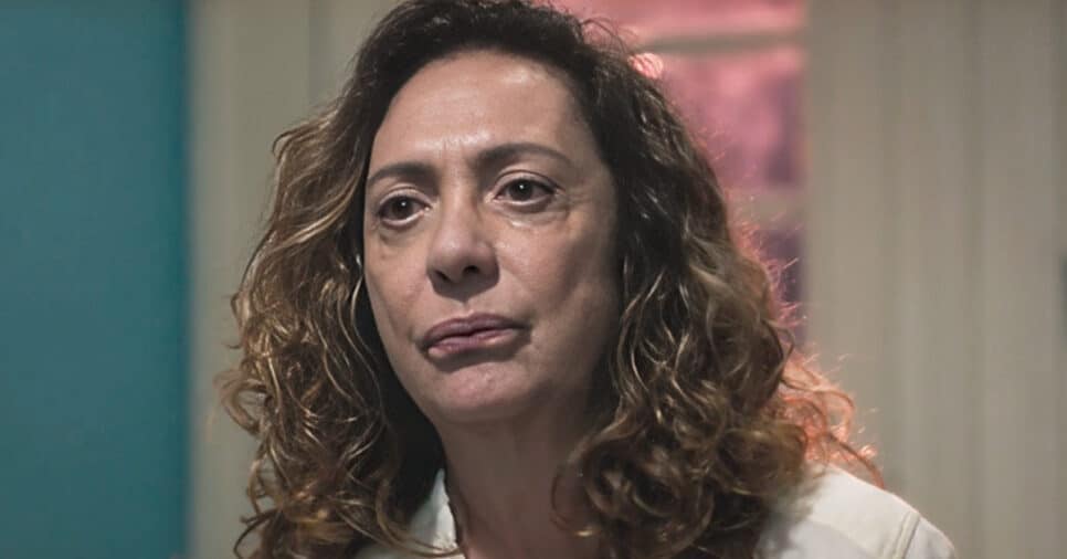 Eliane Giardini como Agatha em Terra e Paixão