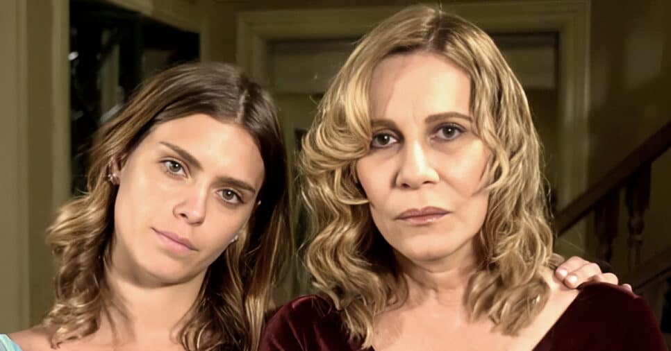 Isabel (Carolina Dieckmann) e Nazaré (Renata Sorrah) em Senhora do Destino