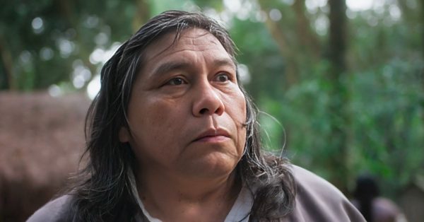 Daniel Munduruku como Jurecê em Terra e Paixão