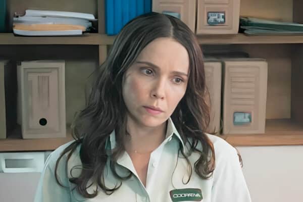 Débora Falabella é Lucinda em Terra e Paixão