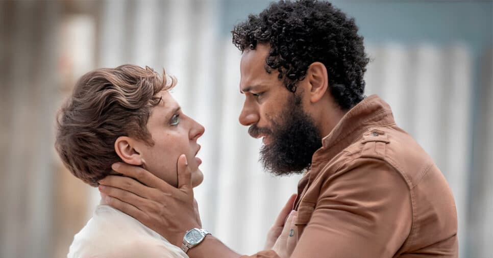 Diego Martins e Amaury Lorenzo como Kelvin e Ramiro em Terra e Paixão
