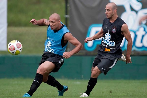 Edno e Alessandro em treino (Daniel Augusto Jr. / Agência Corinthians)