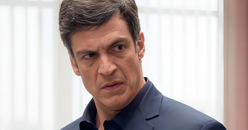 Mateus Solano como Jonas em Elas por Elas