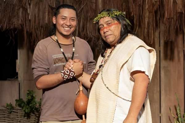 Mapu Huni Kui e Daniel Munduruku em Terra e Paixão