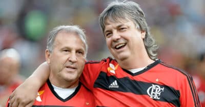 Zico e Gaúcho com a camisa do Flamengo (Reprodução / Web)