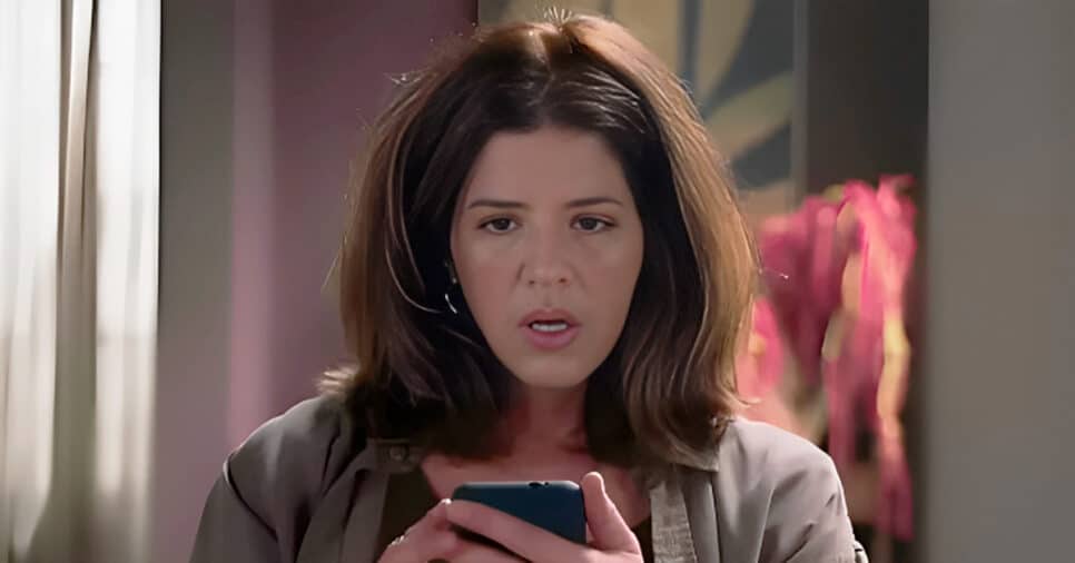 Mariana Santos como Natália em Elas por Elas