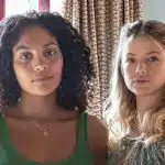 Aline (Barbara Reis) e Graça (Agatha Moreira) em Terra e Paixão (Divulgação / Globo)