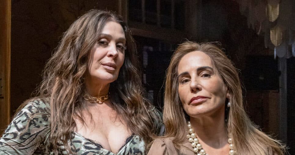 Claudia Raia (Emengarda) e Gloria Pires (Irene) em Terra e Paixão