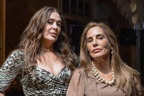 Claudia Raia (Emengarda) e Gloria Pires (Irene) em Terra e Paixão