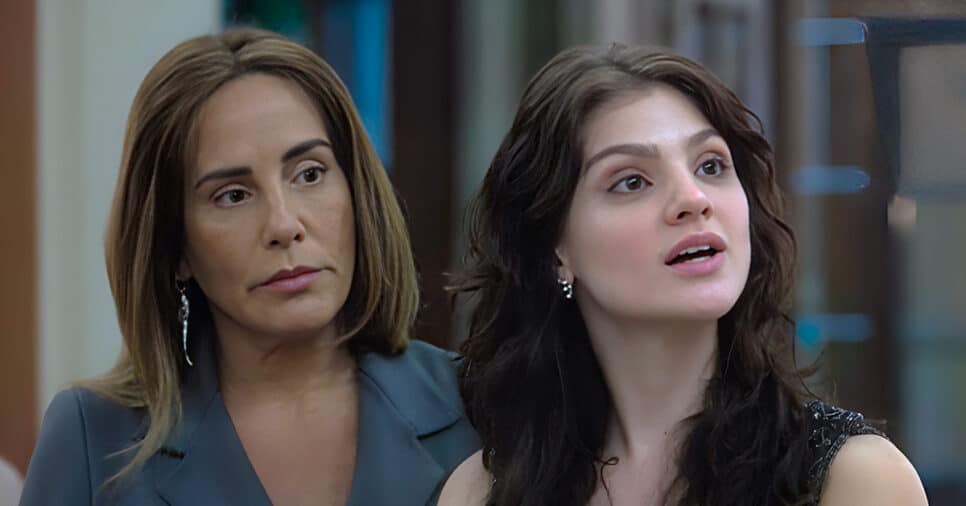 Irene (Gloria Pires) e Petra (Debora Ozório) em Terra e Paixão