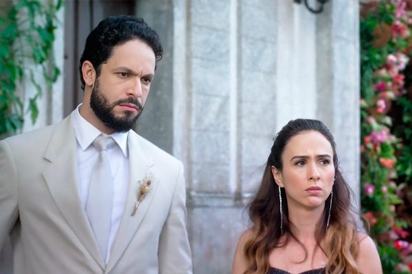 Luigi (Rainer Cadete) e Anely (Tata Werneck) em Terra e Paixão