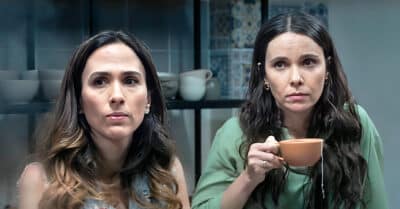 Anely (Tata Werneck) e Lucinda (Débora Falabella) em Terra e Paixão