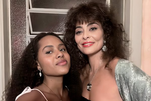 Duda Santos (Maria Santa) e Juliana Paes (Jacutinga) em Renascer