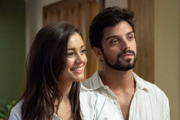 Sophie Charlotte e Rodrigo Simas em Renascer