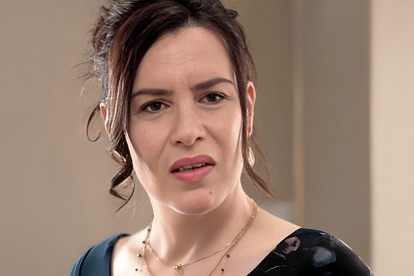 Maria Clara Spinelli como Renée em Elas por Elas
