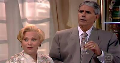 Juju (Nicette Bruno) e Sampaio (Adriano Reys) em Mulheres de Areia